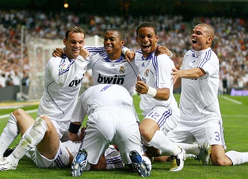 英媒：拜仁有意费耶诺德右后卫里德，但将面临英超俱乐部竞争（英媒称拜仁相中费耶诺德右后卫里德，恐遭英超球队争抢）