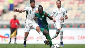 他是申花最被低估的球员，为俱乐部宁愿枯坐板凳，今年只出场一次（申花最被低估的一人，为球队甘当板凳，本赛季仅出场1次）