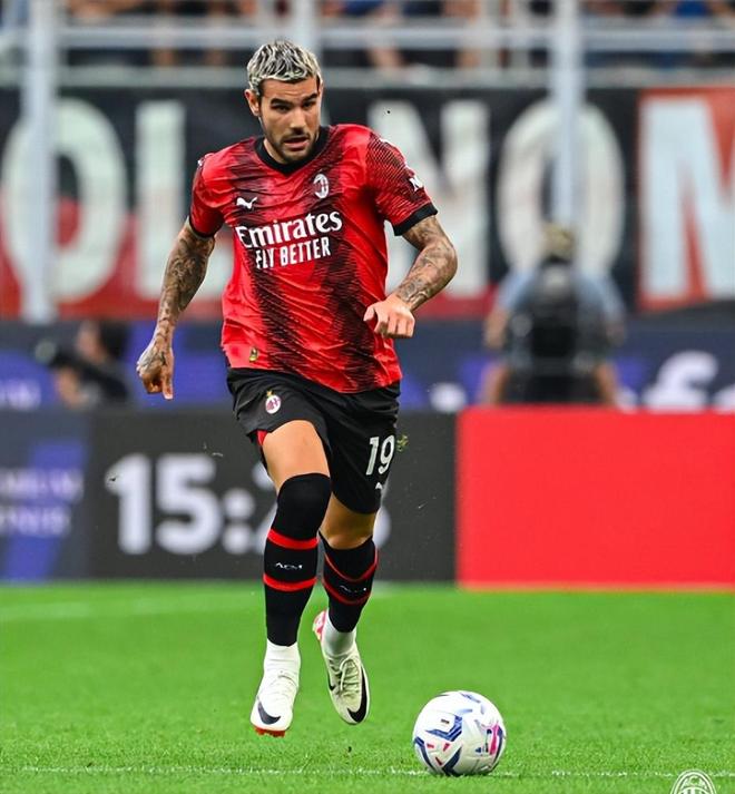 温馨！安东尼晒与孩子共度圣诞照片：圣诞快乐（暖心！安东尼晒与子女同庆圣诞合影，送上节日祝福）