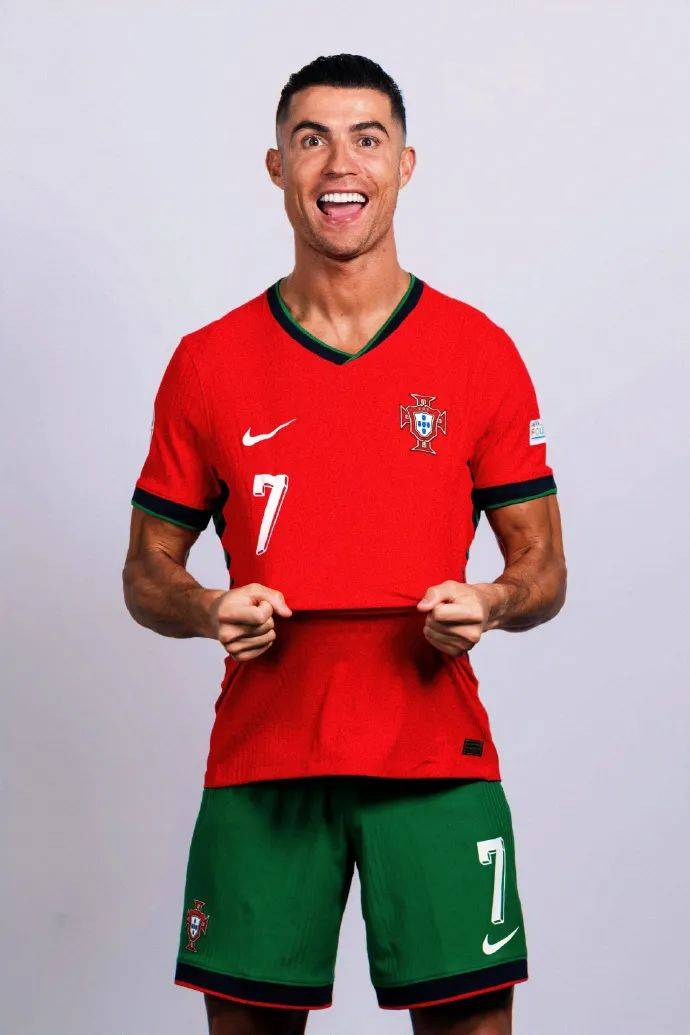 曼联无法复兴 阿莫林临场够差劲 主场1-1西汉姆联领先就乱换人