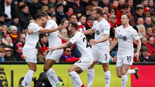 足球报：海牛资金有困难，但追加奖金第一时间就发到球队手中（足球报：海牛资金紧张，追加奖金仍第一时间发至球队）