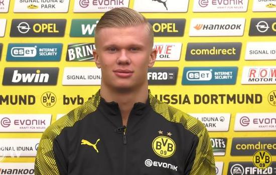 巴乔飞机上偶遇辛纳：很高兴见到你，现象级人物（巴乔机上邂逅辛纳：直言很高兴见到你，称其为现象级人物）