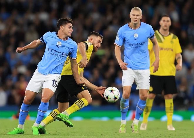 官方：利物浦传奇队明年3月将与多特传奇队踢慈善赛