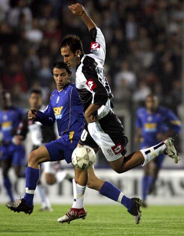 卡扎伊什维利：感谢中超联赛颁发的MVP，我非常珍视这份荣誉（卡扎伊什维利：感谢中超授予MVP，这份荣誉对我意义非凡）