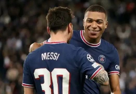 国乒8-2法国采访！莎头谈双打，王曼昱不满失误，梁靖崑谈被逆转