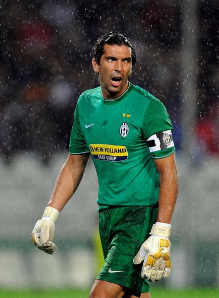 曼联、皇马均已报价莫扎基蒂斯，奥林匹亚科斯：得加钱