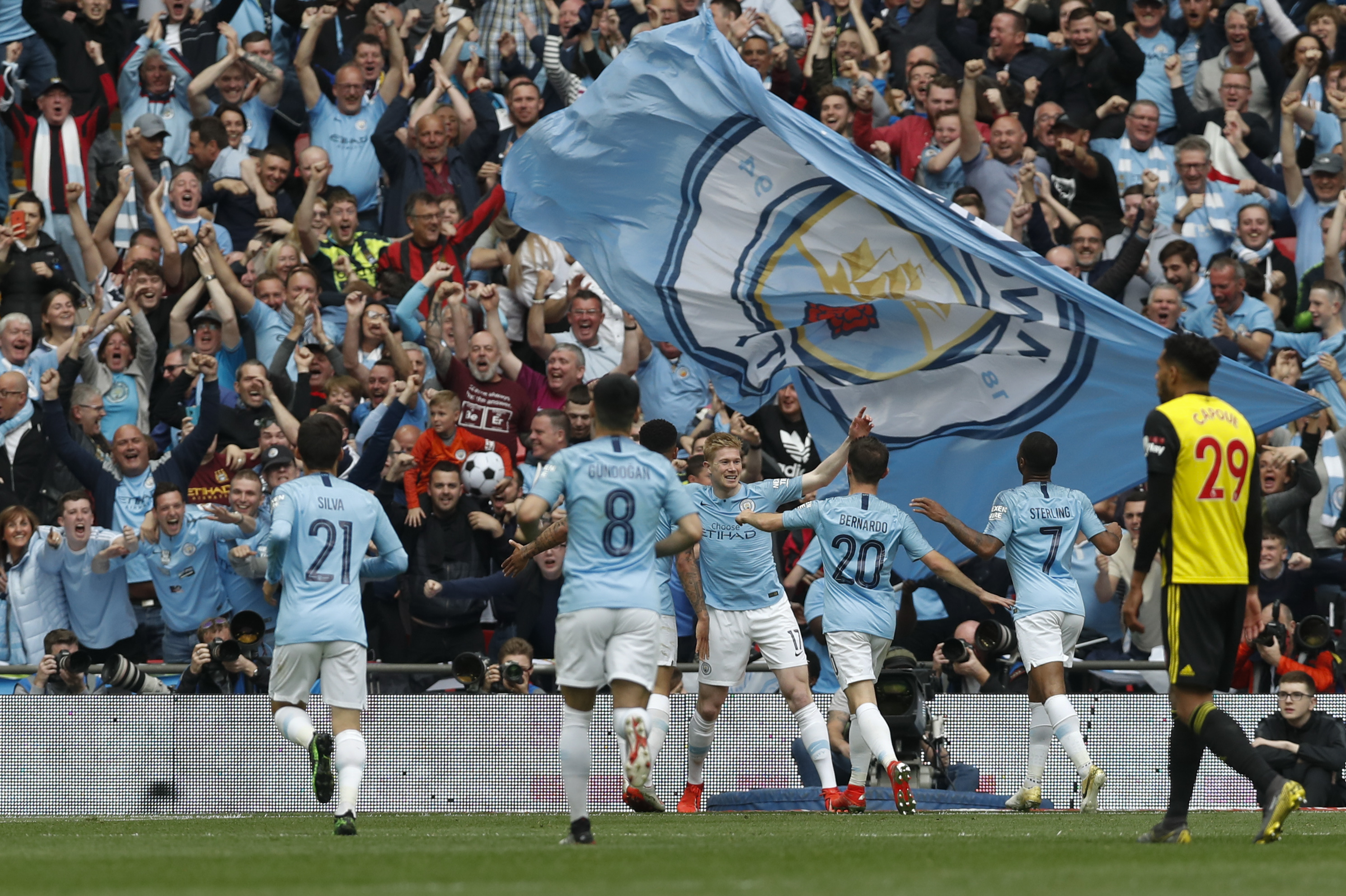 南通发布：苏超南通队载誉而归，3000多名球迷迎接城市英雄