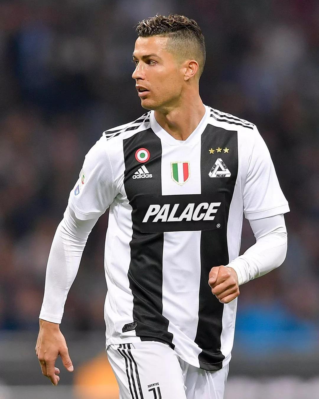 中超战报：加布里埃尔一击制胜，上海海港1-0大连英博夺冠（加布里埃尔建功，上海海港1-0大连英博问鼎中超）