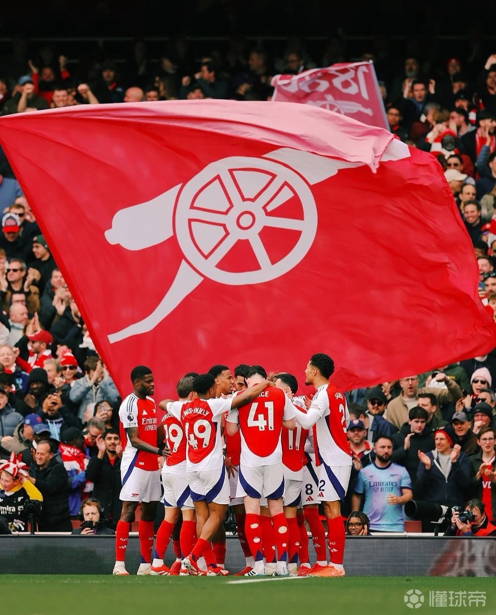 随着保罗在本赛季结束后退役，梦八仅剩下詹姆斯一人还未退役