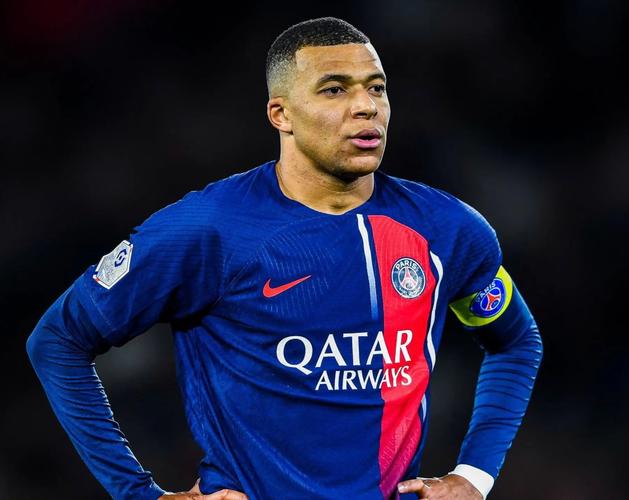 首发出战阿塞拜疆，舍瓦利耶将迎来法国国家队首秀（首发对阵阿塞拜疆，舍瓦利耶迎来法国队处子秀）