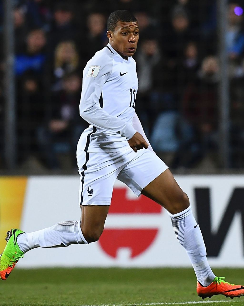 维尔茨对阵斯洛伐克全场数据：2次助攻，传球成功率近94%（维尔茨战斯洛伐克：送出2次助攻，传球成功率接近94%）